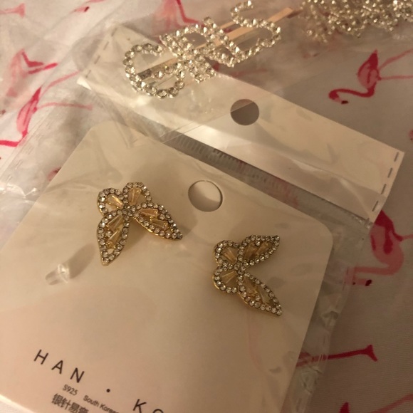 Rhinestone Butterfly earrings - Picture 2 of 3